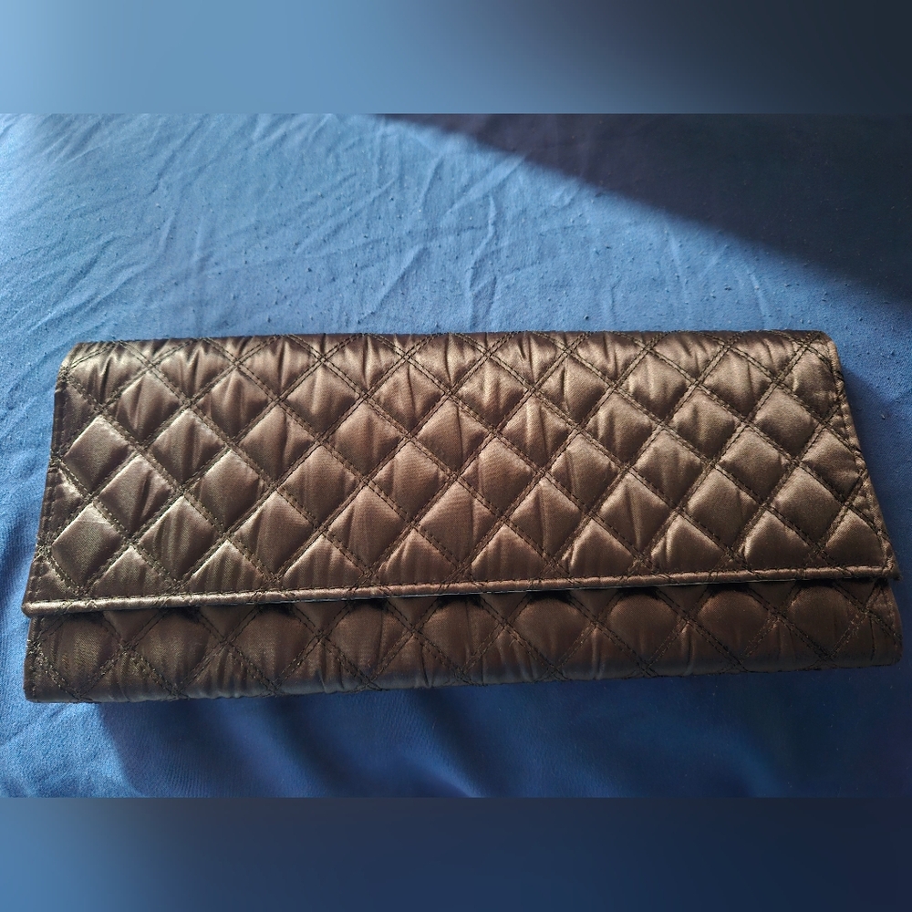 Chic Quilted Clutch in Luxurious Silver - Picture 1 of 12